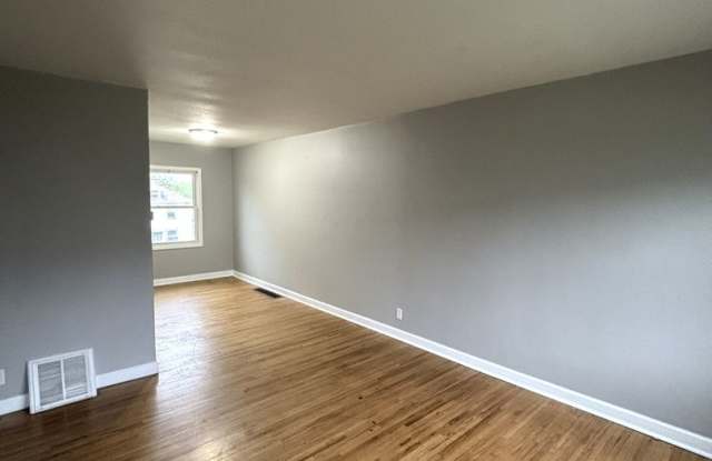 **RENT RECENTLY REDUCED!! ** 2 bedroom townhome with walk out basement for rent in Waterloo! Gallery 3