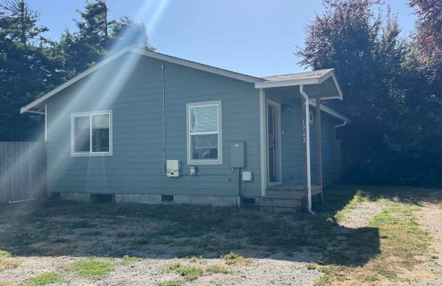 1742 Anderson Ave photos photos