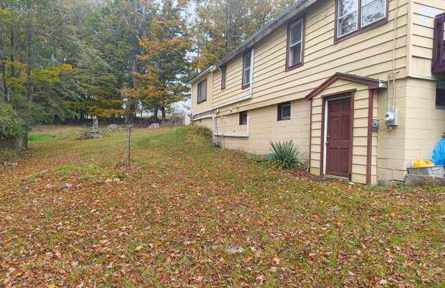 18 Maple Street E photos photos