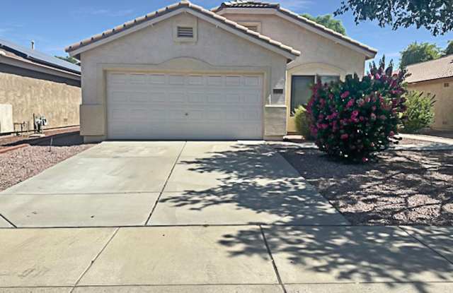 Newer flooring and paint! Excellent location!! Gallery 1