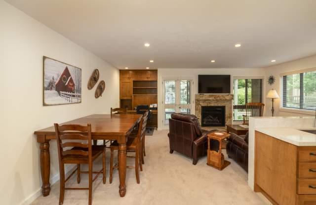 1428 Cottonwood Condo Dr Gallery 3