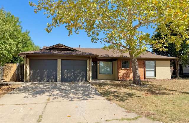 6710 SW Embassy Cir - AVAILABLE NOW! Gallery 1