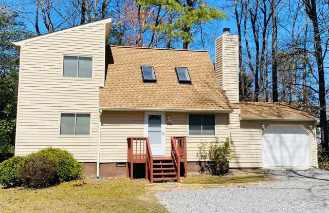 Adorable 3bdrm/2bth Home Located in a Beautiful Established Neighborhood in North Chesterfield!! - 8418 Scottingham Court, Manchester, VA 23236