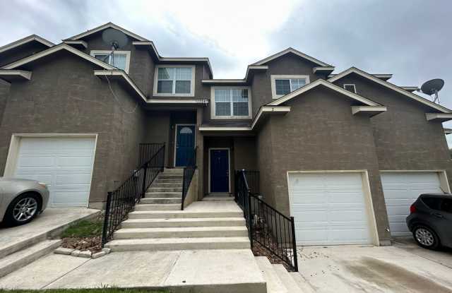 *COMING SOON* 3 Bedroom 2.5 bathroom Town-Home! photos photos