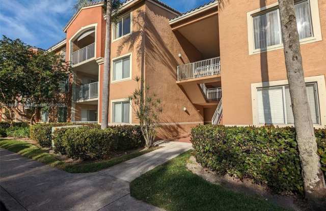 SPACIOUS 2/2 WITH SPLIT FLOOR PLAN WITH BALCONY ACCESS! photos photos