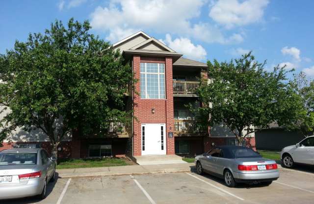 2-bedroom, 1-bath condo on Holiday Rd - 2266 Holiday Road, Coralville, IA 52241