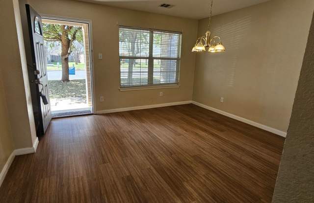 Spacious Kyle  3 / 2.5 Gallery 4