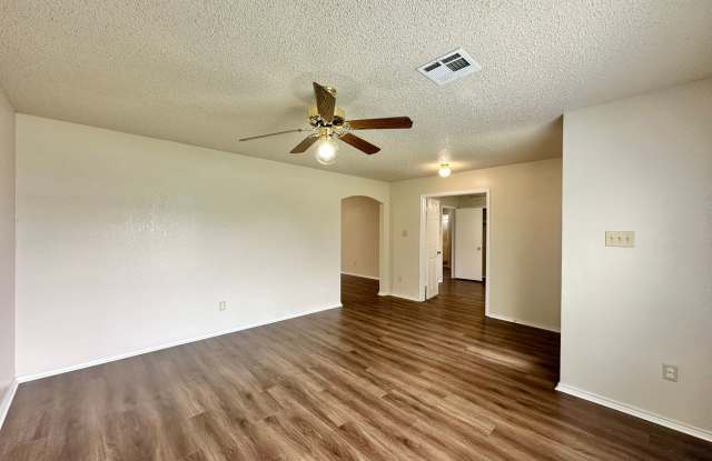 Price Drop!  Pets Accepted! Gallery 3