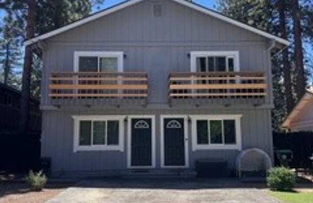 Townhouse apartment walking distance to the lake and beach. photos photos