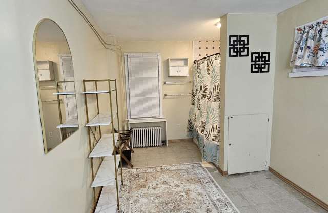 1253 W Arch St photos photos