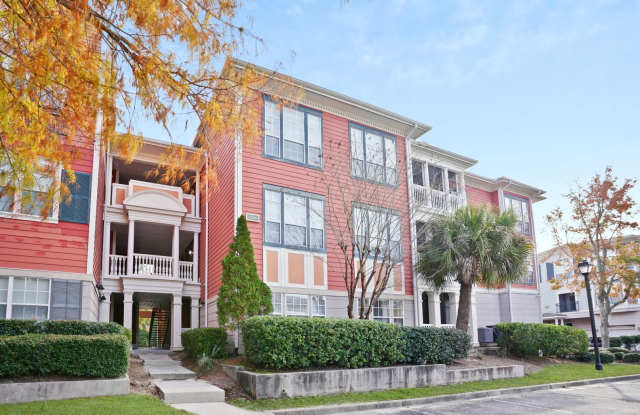 2 bedroo 2-bathroom ground floor with screened patio for rent Wilmington Island photos photos