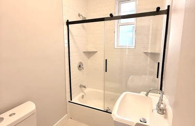 502 Brinley Avenue - 10 Gallery 3