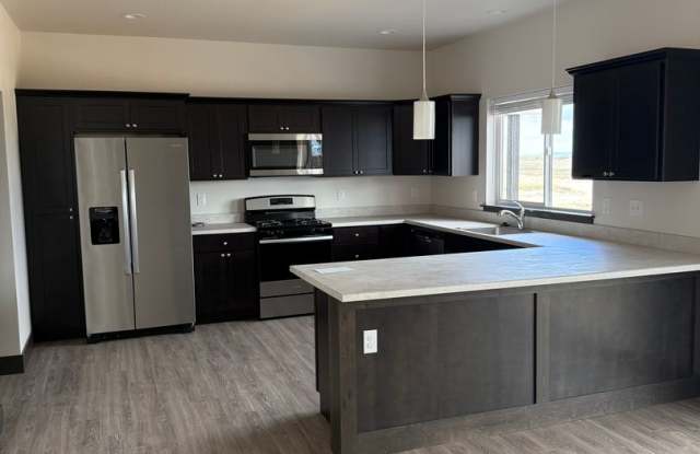 3 Bed 2.5 Bath with double attached garage in Belgrade photos photos