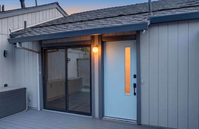 Beautiful 2BR/2BA Townhome with Valley Views, Covered Parking & In-Unit Laundry photos photos