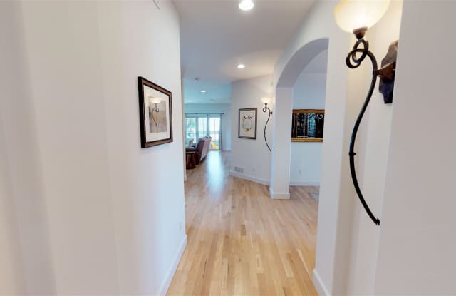 419 South Kearney Street Gallery 3