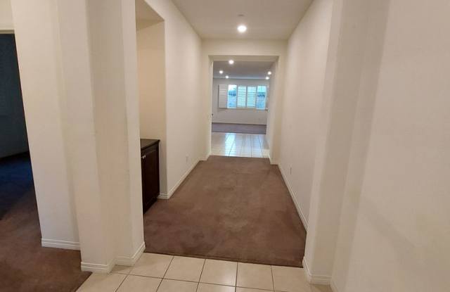Beautiful 3 bedroom 2 bath single story home Gallery 4