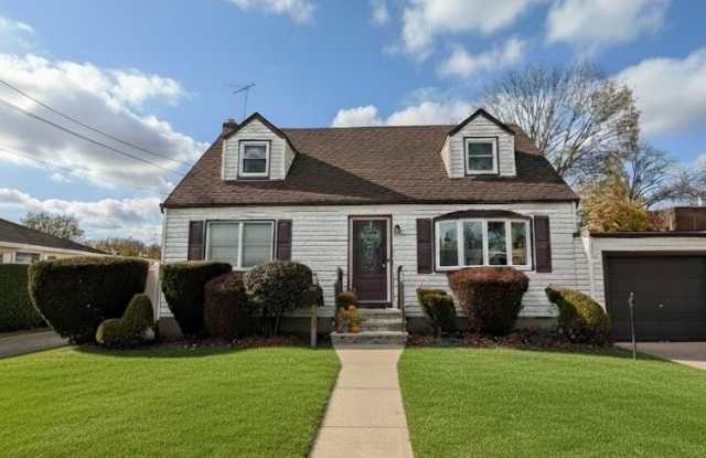 626 Wool Avenue - 626 Wool Avenue, Franklin Square, NY 11010