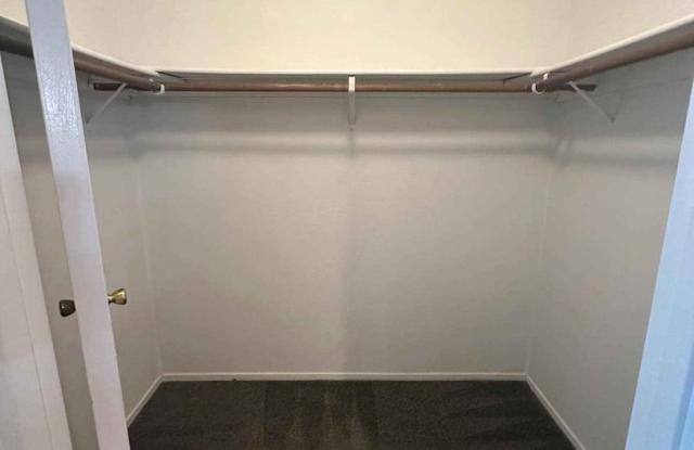 Charming 2-bedroom, 1-bathroom condo - 3571 Town Court, North Auburn, CA 95602