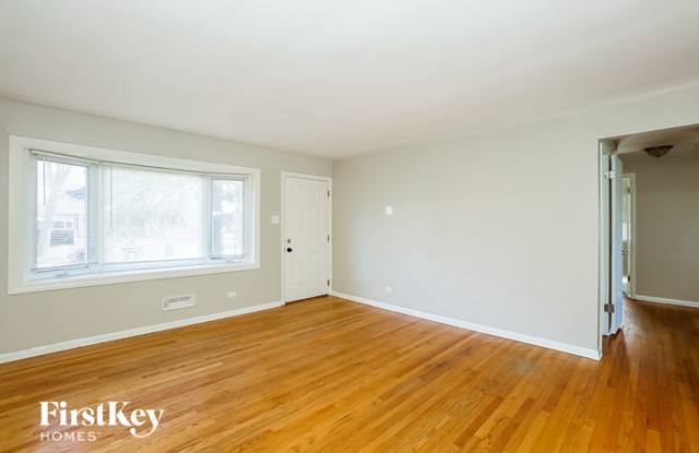 17422 Community Street Gallery 4