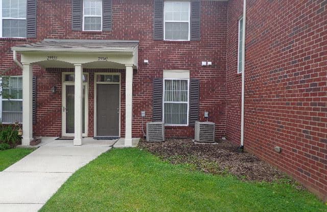 29941 Foxrun Cir - 29941 Fox Run Circle, Warren, MI 48092