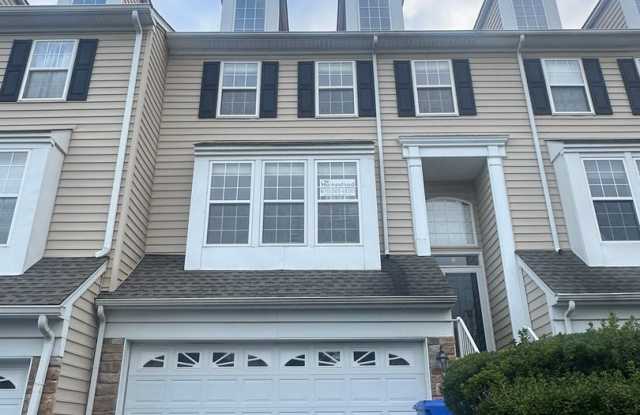 TOWNHOME FOR RENT IN GLEN MILLS! $200 PRICE DROP! Gallery 1