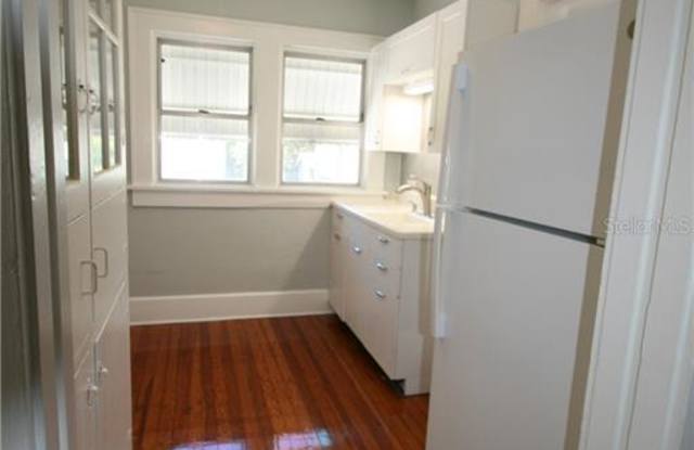1408 LOCUST STREET NE Gallery 3