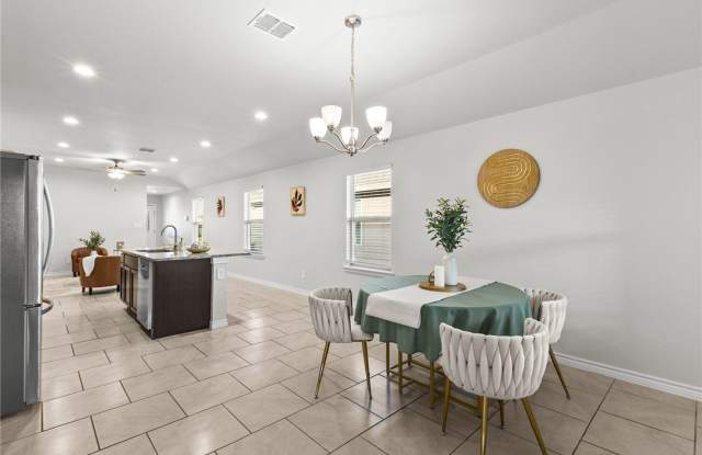 7618 Cowboy Trail Lane Gallery 4