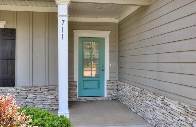 711 Courtland Lane Gallery 4