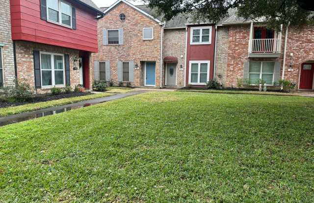 3 Bedroom 2.5 Bath Townhome near Memorial City/Spring Branch - 11002 Hammerly Boulevard, Houston, TX 77043