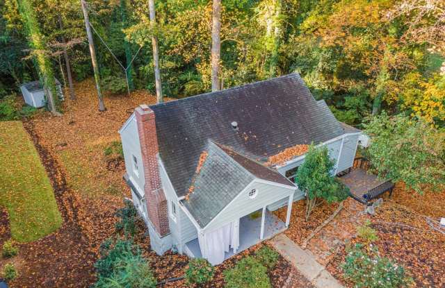 Charming 1 Bed, 1 Bath Duplex with Office/Flex Space near Five Points, Downtown Raleigh - 2811 Gordon Street, Raleigh, NC 27608