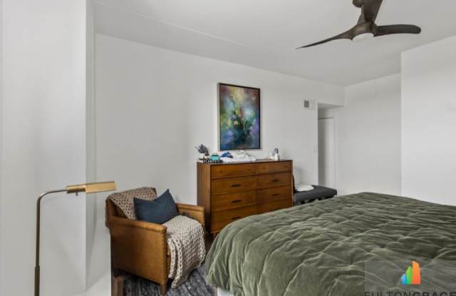 2100 N Lincoln Park W Gallery 4