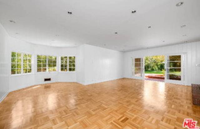 809 North Bedford Drive Gallery 3