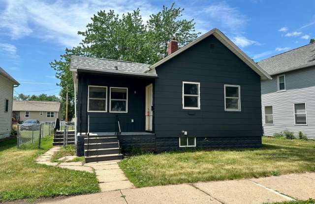 $1,175 | 1 Bedroom 1 Bath | Studio House | W&D | Fenced Yard | Central A/C photos photos