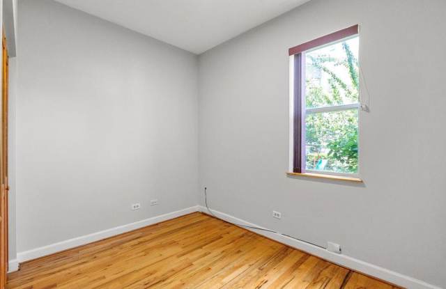1900 W Ohio St Gallery 3