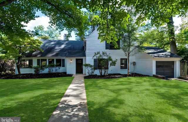 4215 VACATION Lane Gallery 1