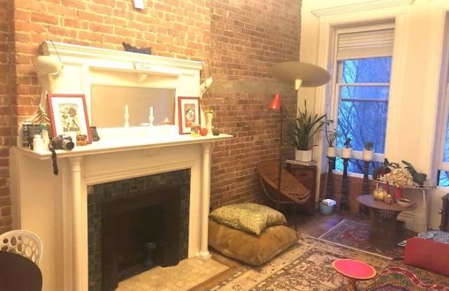 8 West 71st Street Gallery 4