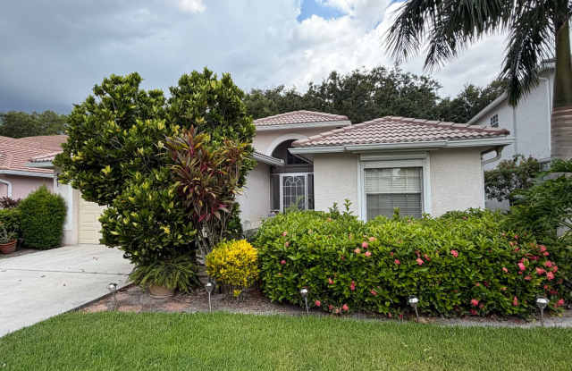 ANNUAL RENTAL - 2 BED + DEN / 2 BATH SINGLE FAMILY HOME IN HERITAGE GREENS photos photos