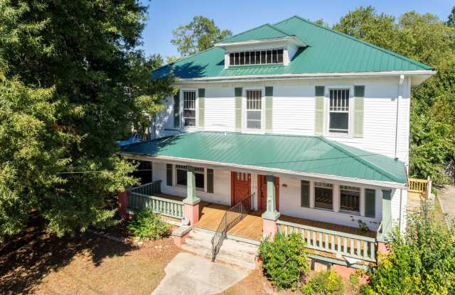 Move In ready Three Bedroom Home! Gallery 1