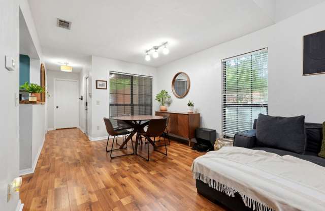 Rockwood Villa 2 bedroom 2 1/2 bath condo Gallery 3