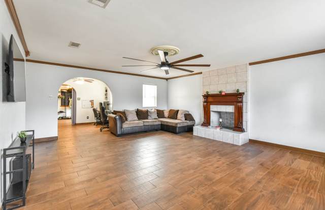 A Home with a Jacuzzi, Sunroom, and Space to Unwind Gallery 4