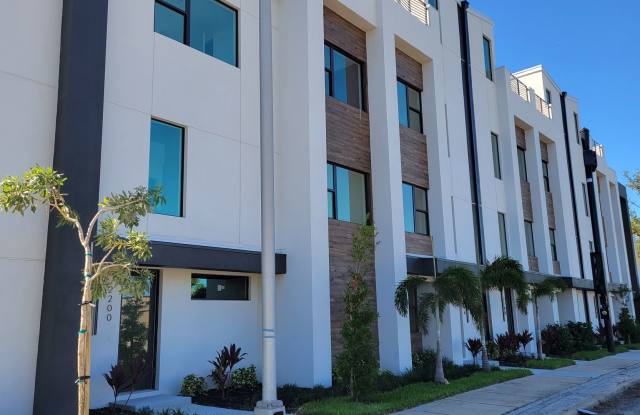 Annual UNfurnished brand new high end townhouse downtown Sarasota photos photos