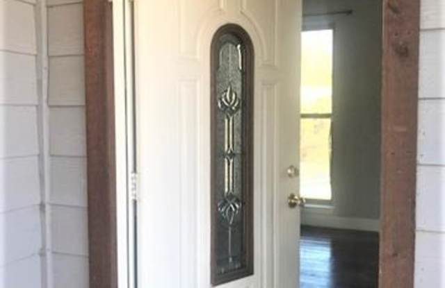 1201 S Fannin Avenue Gallery 2