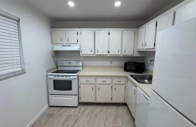 7732 Camino Real photos photos