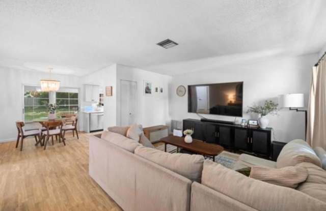 171 SW ULMAN Gallery 1