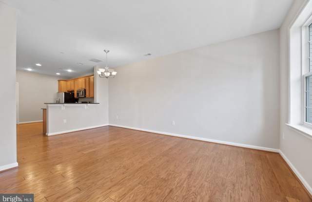 42588 HOLLYHOCK Terrace Gallery 3