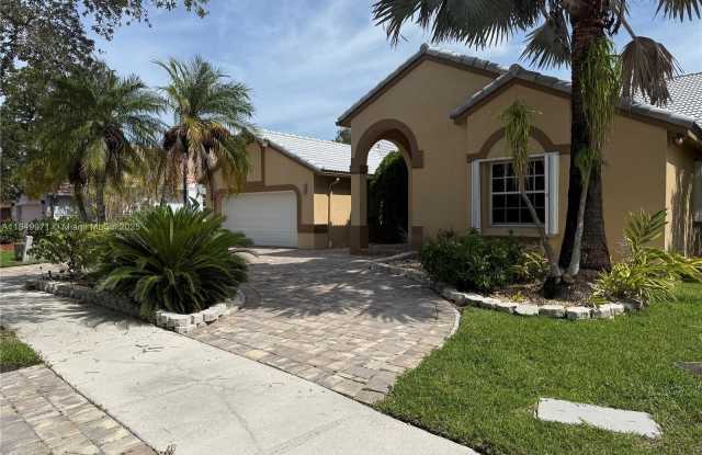 807 Heritage Dr photos photos