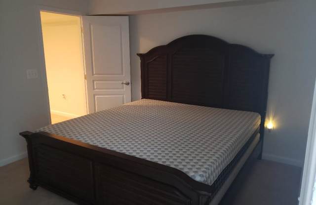 5500 Amberview Ct Gallery 2