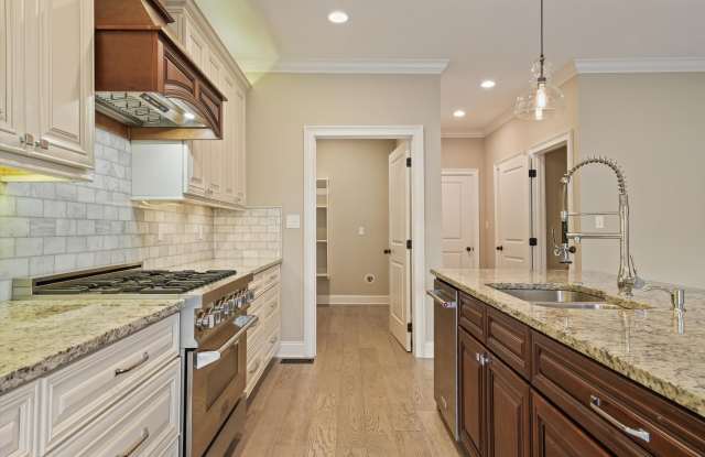 1833 Rockford Ln Gallery 3