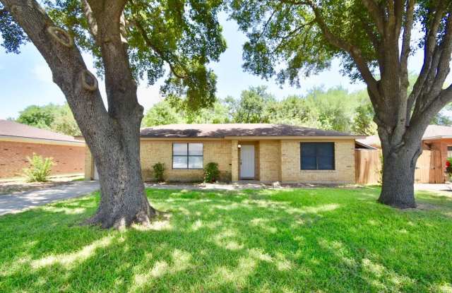 Welcome home to 105 Apache Circle! - 105 Apache Circle, Cibolo, TX 78108