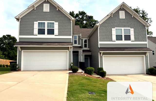 Spacious 3BD/2.5BTH Paired Home minutes from I-77 and I-40 - Available 08/10 photos photos